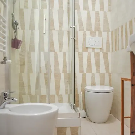 安格鲁布鲁内提公寓 *